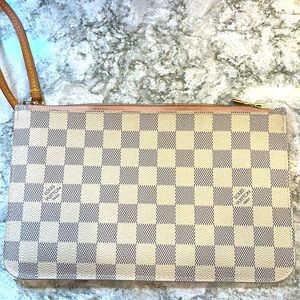 Louis Vuitton pouchette/clutch/wristlet near perfect condition